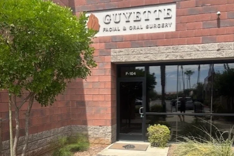 Avondale Dental/Medical/ Surgical Office Suite - Exterior Main Entrance