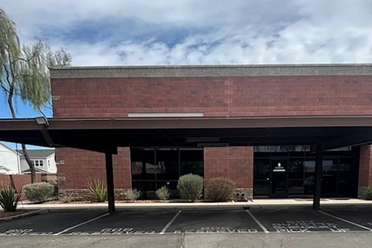 Avondale Dental/Medical/Surgical Office Suite - Rear Patient Pickup w/Covered Parking